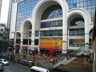 Pantip Plaza Entrance